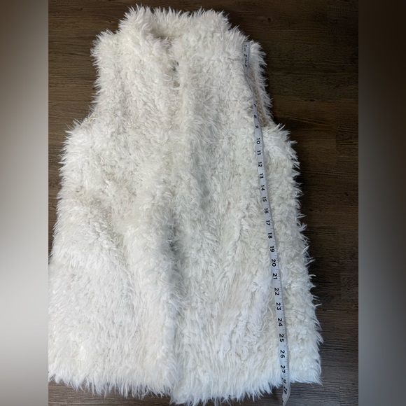 PJ Salvage Women’s Fluffy White Faux Fur Vest. Size Small - Picture 4 of 6